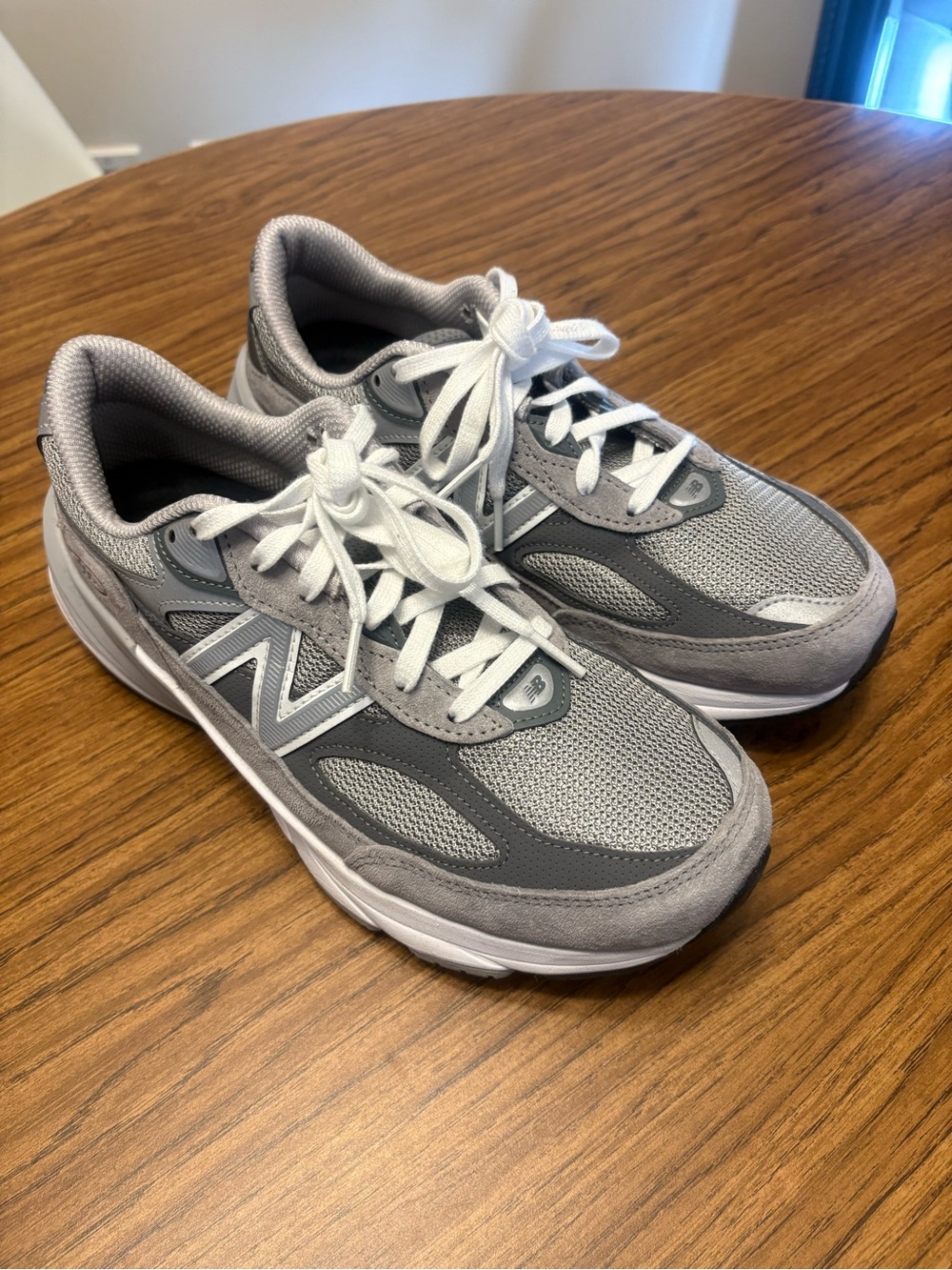 New Balance 990v6 Made in USA Grey Running Shoes – Women’s 9.5 XW (2E)